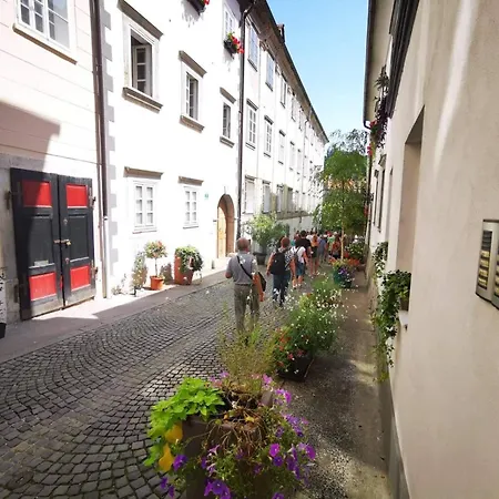 Apartment Sweetheart *